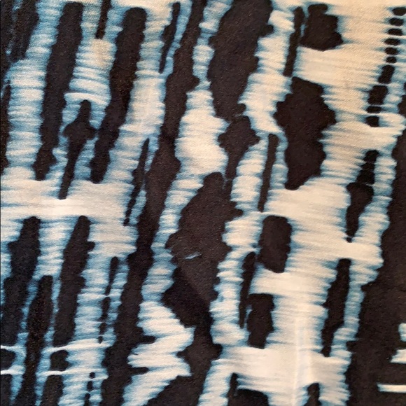 3/20 Silk skirt Guess by Marciano size small - Picture 2 of 6